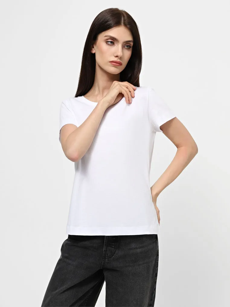 T-shirt with round collar
