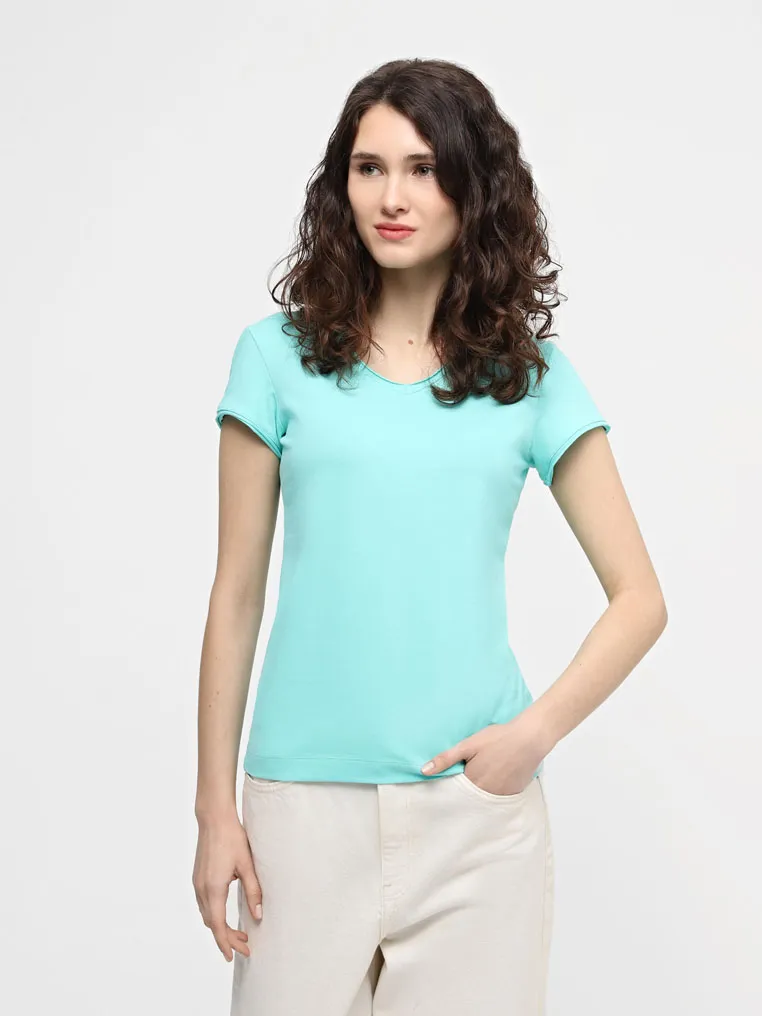 T-shirt with untreated edges